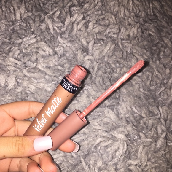 Lipstick - Picture 3 of 3